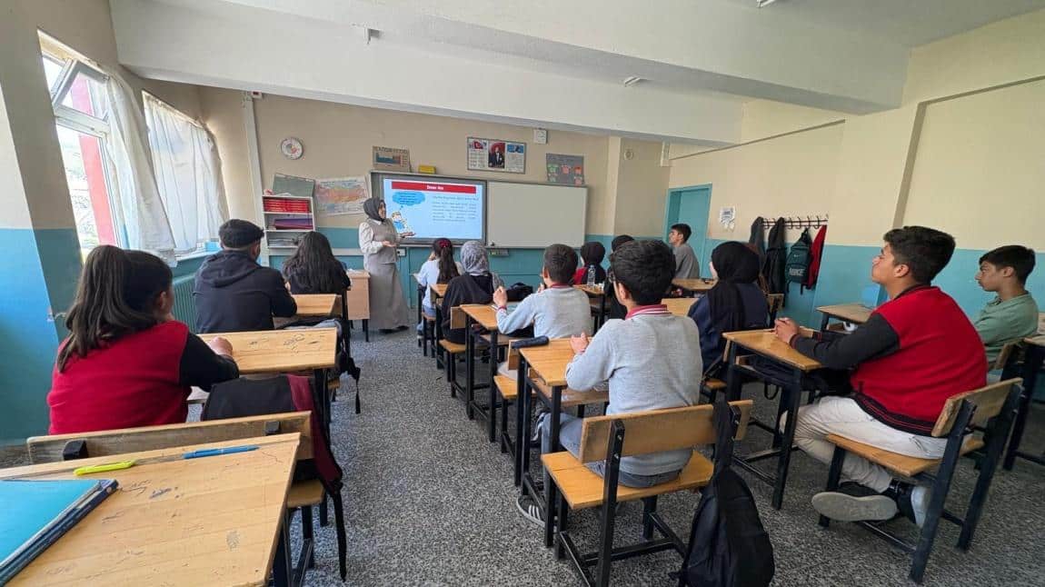 SON SINIF ÖĞRENCİLERİMİZE LGS'YE YÖNELİK SINAV KAYGISI EĞİTİMİ VERİLDİ